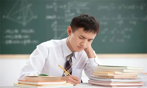 高一孩子心理壓抑怎么辦？成熟型父母這樣做
